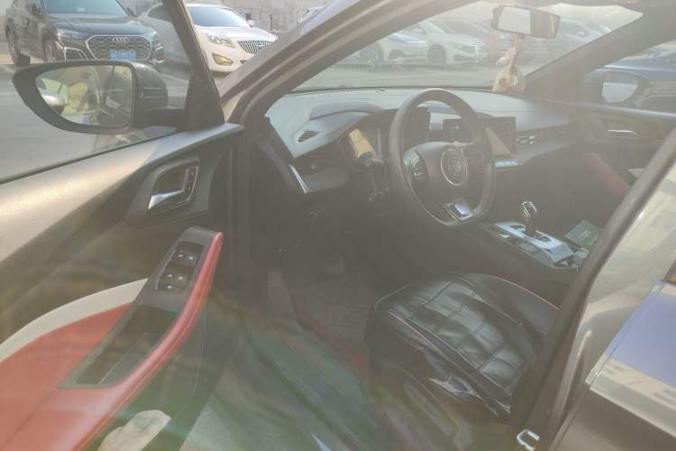 Used MG 5 2021 Revised 300TGI DCT Qingshè Luxurious Enjoyment Edition
