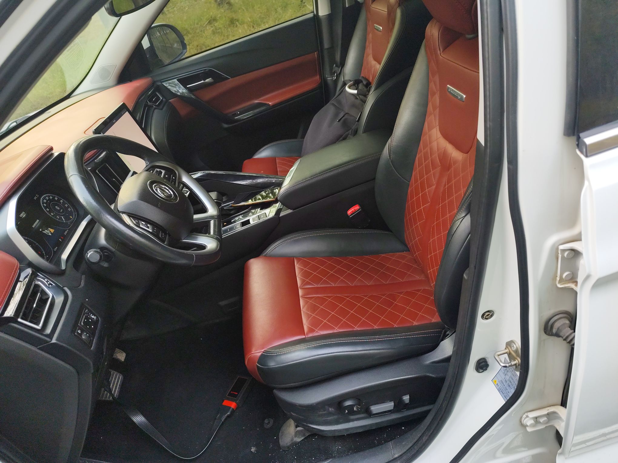 المقاعد الأمامية داخل السيارة