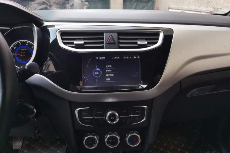 Used Brilliance V3 2015 1.5L Manual Elite Model Audio And AC Panel