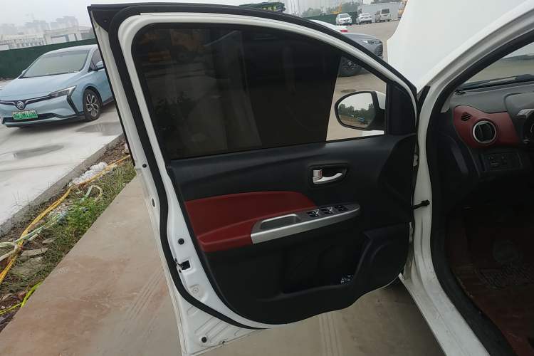 Used Changan Benni 2015 1.4L IMT Luxury Version China IV Standard