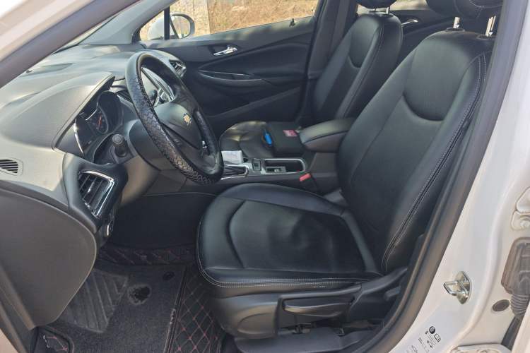 Used Chevrolet Cruze 2018 320 Automatic Pioneer Sunroof Edition Left Front Seat