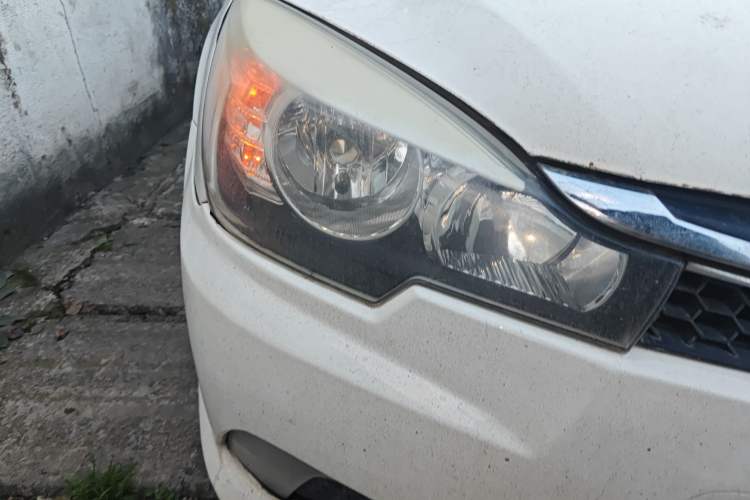 Used Soueast V3 Lingyue 2015 1.5L Manual Style Edition Right Front Headlight