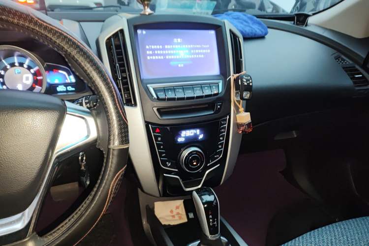 Used Luxgen U6 SUV 2014 1.8T Fashion Edition Audio And AC Panel