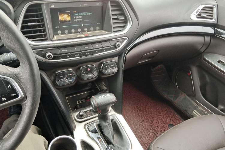 Used GAC Trumpchi GS4 2017 235T Automatic Two-Wheel Drive Luxury Smart Connectivity Version
