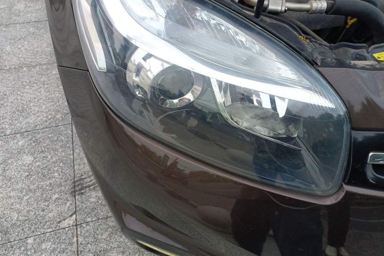 Used Renault Koleos 2014 Revised Version 2.0L Two-Wheel Drive Fashion Edition Right Front Headlight