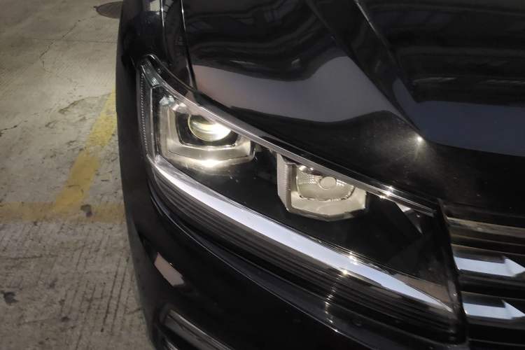 Used Volkswagen Tiguan L 2018 330TSI Automatic Two-Wheel Drive Luxury Edition Right Front Headlight