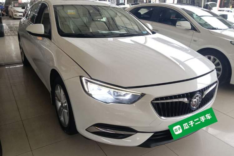 Used Buick Regal 2017 30H Elite Version Front Right 45 Deg