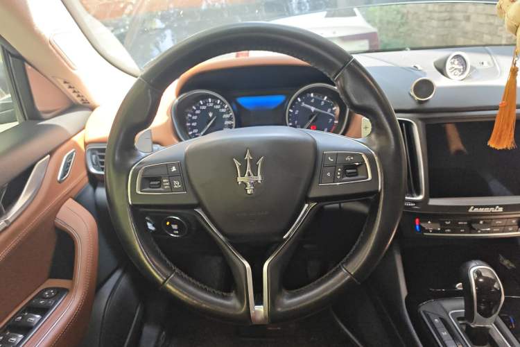 Used Maserati Levante 2016 3.0T S Standard Model Steering Wheel