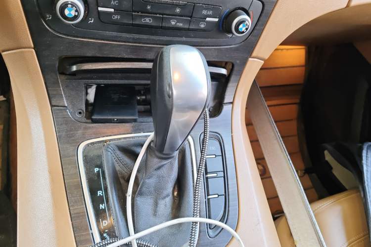 Used Huasong 7 2015 2.0T Automatic Luxury Model Gear Lever