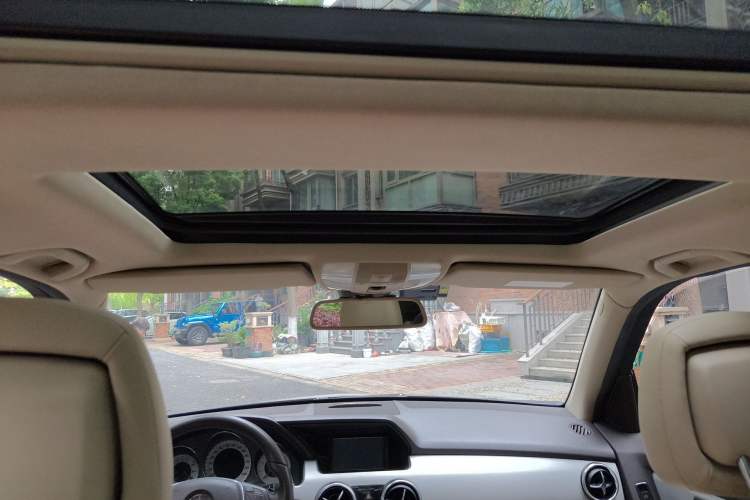 Used Mercedes-Benz GLK-Class 2013 GLK 300 4MATIC Dynamic Sunroof Model