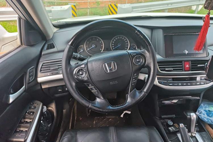 Used Honda Crosstour 2014 3.0L AWD Prestige Edition Steering Wheel