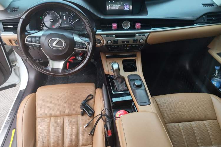 Used Lexus ES 2015 200 Comfort Edition Center Console