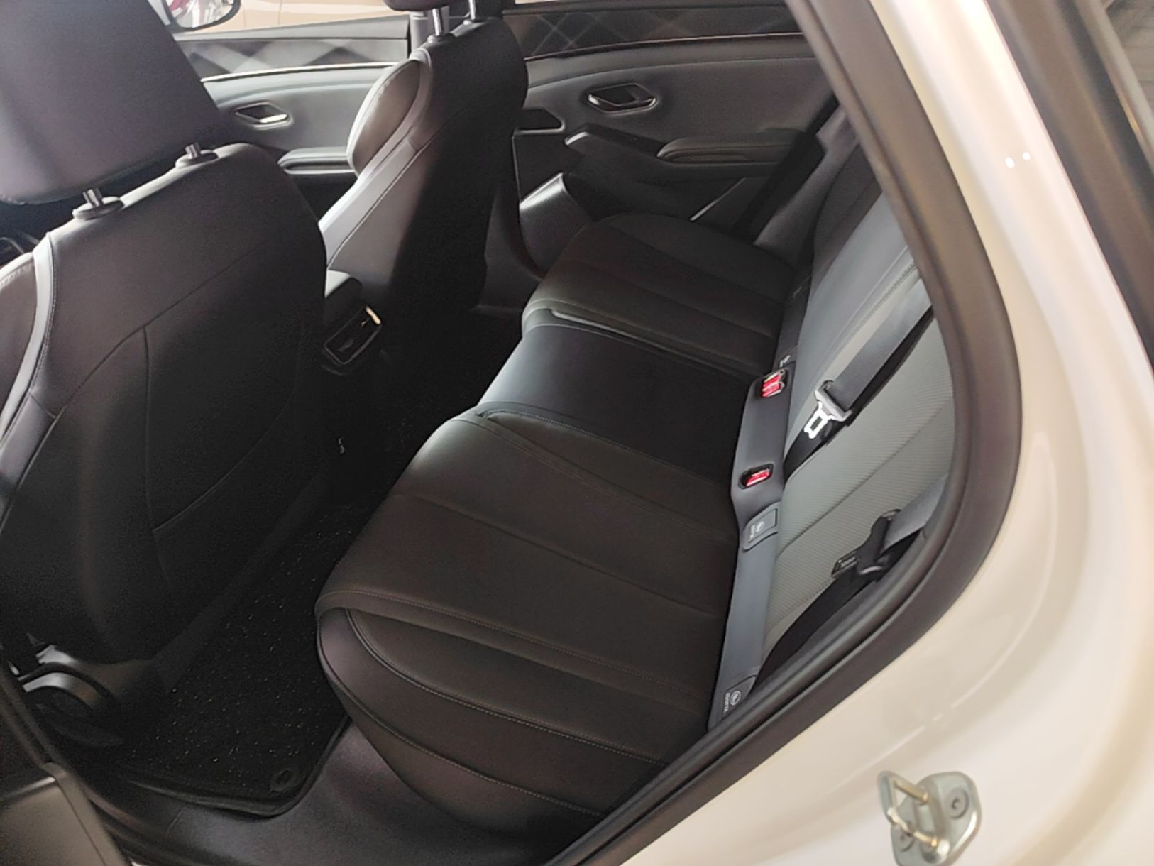 BYD Qin L 2025 DM-i Smart Drive 80KM Leading Model — снимка 20