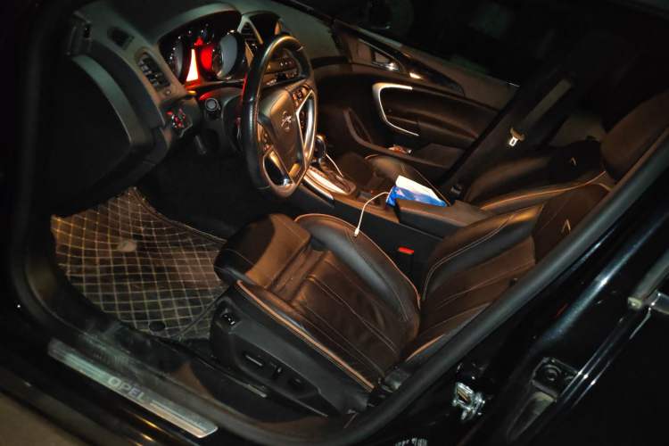 Used Opel Insignia 2013 2.0T Four-Wheel Drive Sport Model
