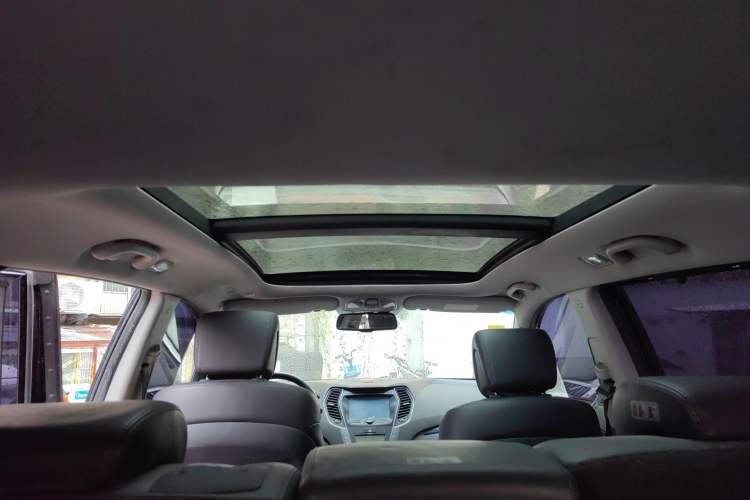 Used Hyundai Santa Fe 2013 2.4L Automatic 4x4 Prestige Edition Headliner
