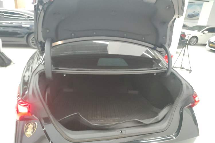 Used Toyota Avalon 2022 Dual-Engine 2.5L Luxury Edition
