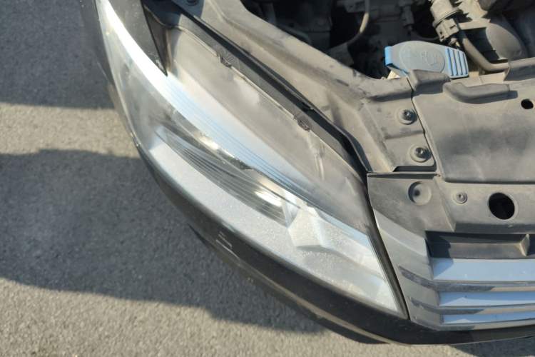 Used Volkswagen Santana 2015 1.6L Automatic Comfort Edition Right Front Headlight