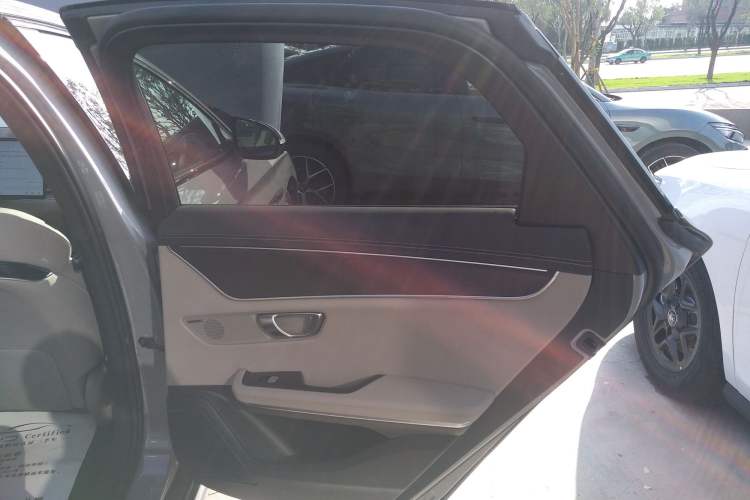 Used BYD Han 2025 EV with 701 km of Laser Radar-Enabled Intelligent Driving
