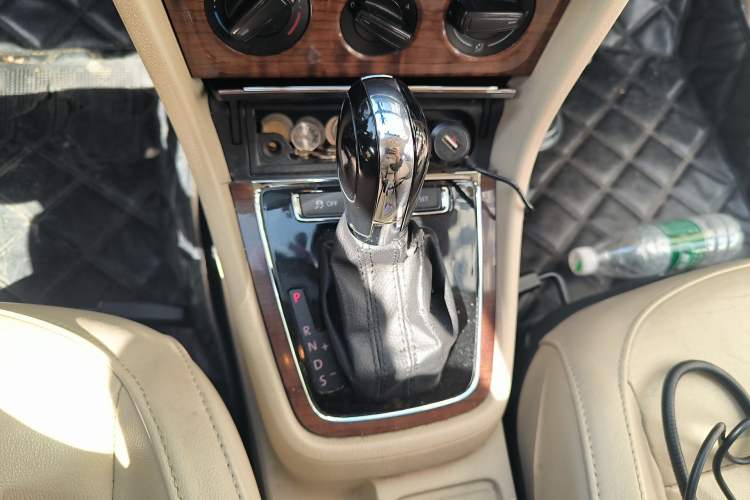 Used Volkswagen Lavida 2013 Restyled Classic 1.6L Automatic Comfort Edition Gear Lever