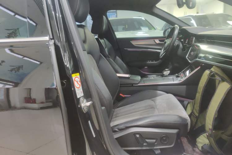 Used Audi A6L 2022 40 TFSI Luxury Dynamic Model
