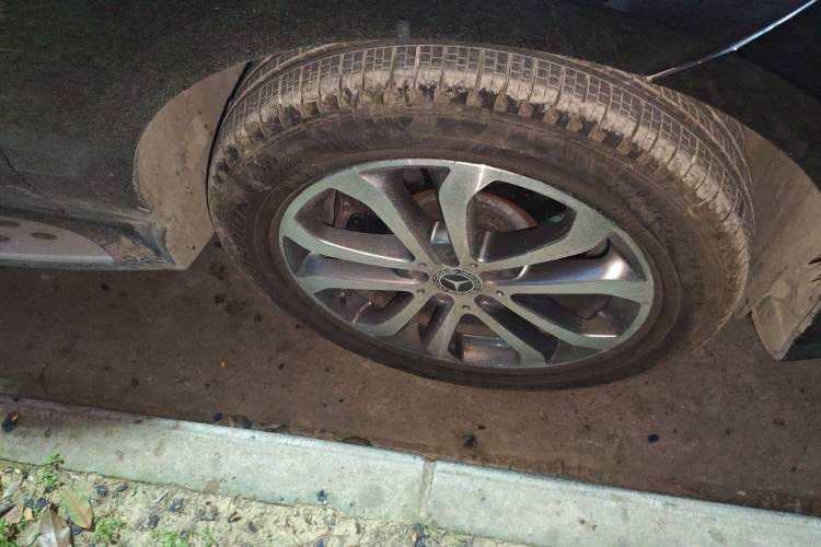 Used Mercedes-Benz GLE 2015 GLE 320 4MATIC Right Front Wheel Hub