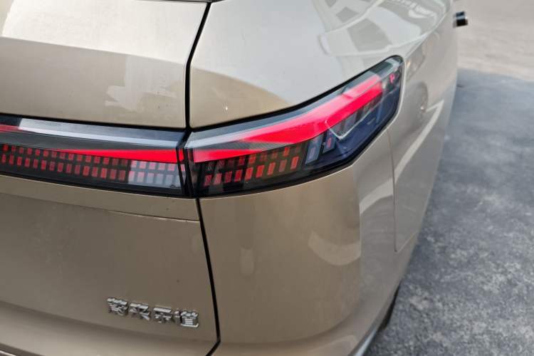 Used ONVO Luxeed L90 2025 Model—Max Six-Seater Version