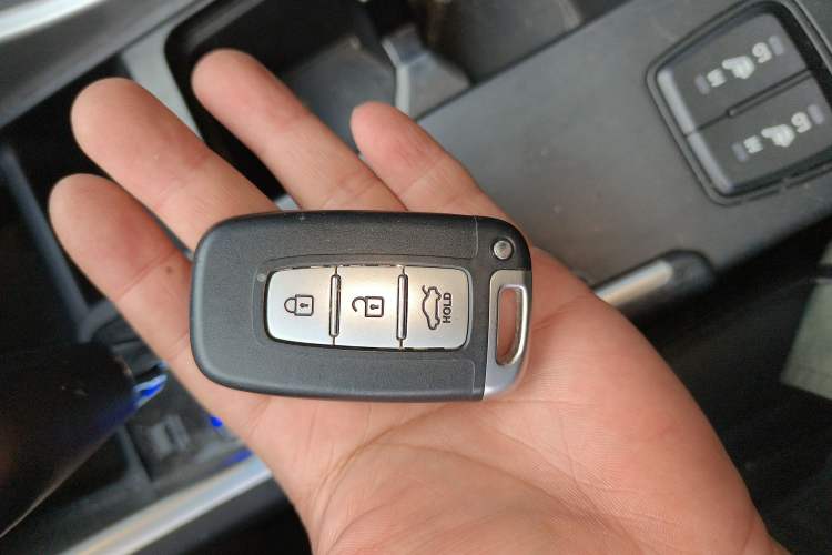 Used Hyundai Sonata 2013 2.4L Automatic Leading Edition China IV Standard Vehicle Key