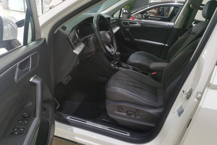 Used Volkswagen Tiguan L 2022 330TSI Automatic Two-Wheel Drive R-Line Enhanced Edition Left Front Seat