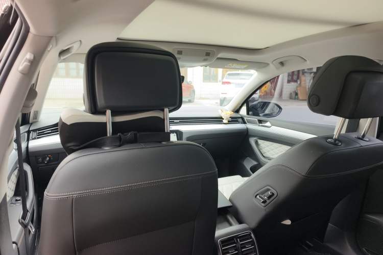 Used Volkswagen Magotan 2025 Revised Version Zhongxiang Edition 330TSI DSG Luxury Trim
