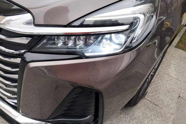 Used Buick GL8 2023 Facelifted Land Cruiser Executive Luxury Version