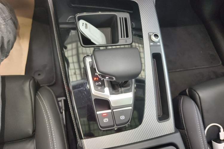 Used Audi Q5L 2022 40T Luxury Dynamic Model Gear Lever