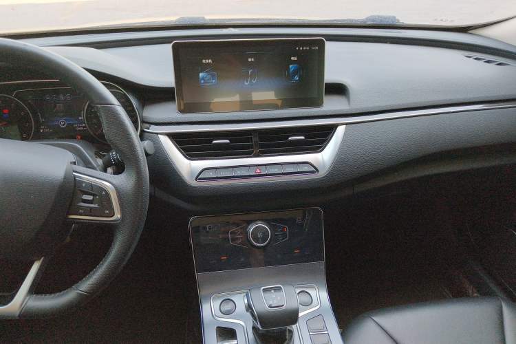 Used Hongqi H5 2022 Classic Model Facelift 1.5T DCT Qiyun Edition Audio And AC Panel