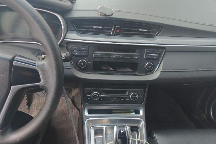 Used Geely Auto Emgrand New Energy 2018 EV450 Ambition Model Audio And AC Panel