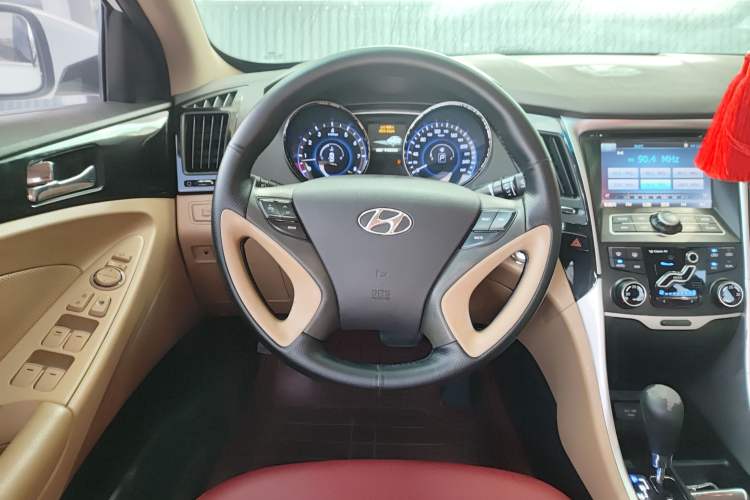 Used Hyundai Sonata 2014 2.0L Automatic Luxury Edition Steering Wheel
