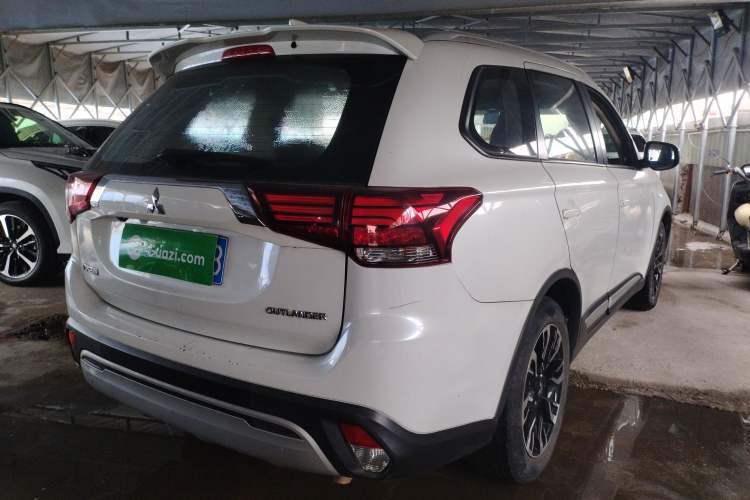 Used Mitsubishi Outlander 2019 2.0L Two-Wheel Drive Comfort Edition 5 Seats China VI Standard Rear Right 45 Deg
