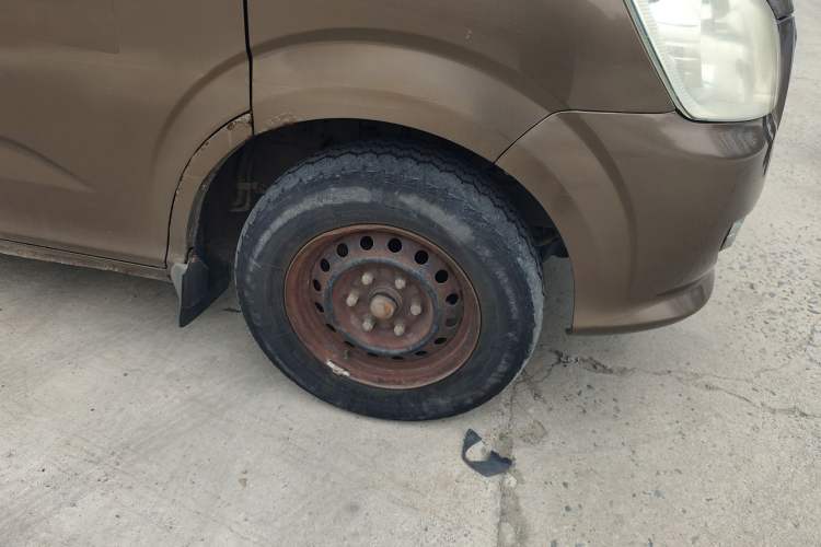 Used Foton MP-X E 2014 2.0L Wealth Express Classic Edition Basic Configuration with 4Gi-VVT
