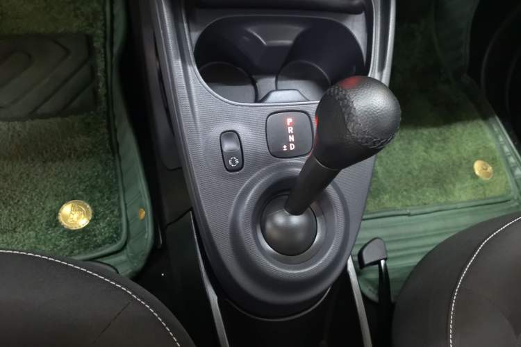 Used smart fortwo 2019 0.9T 66kW Hardtop Wind Power Edition China VI Gear Lever