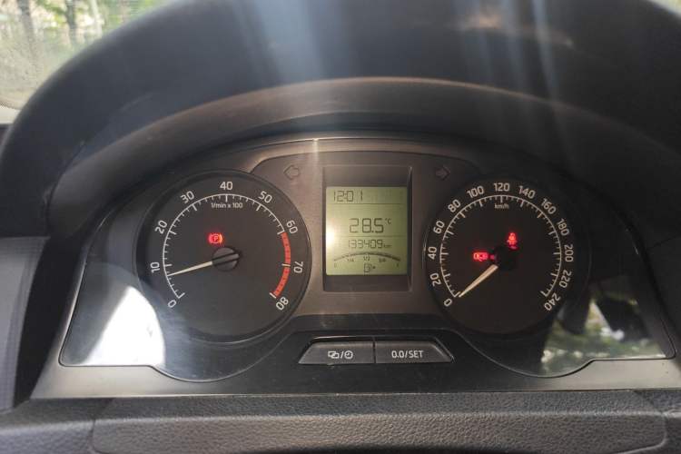 Used Skoda Rapid Spaceback 2014 1.6L Manual Enjoyment Edition
