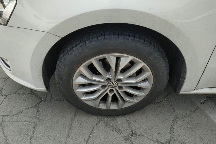 Used Volkswagen Gran Lavida 2013 1.6L Automatic Luxury Model
