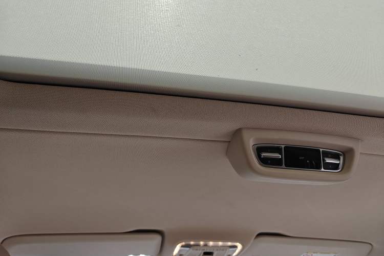 Used Mercedes-Benz V-Class 2018 V 260 L Prestige Extended Version China VI Headliner