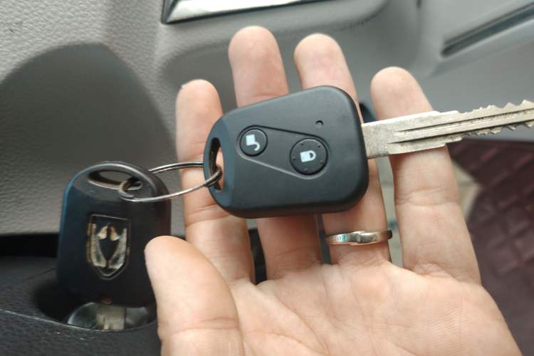 Used Jinbei New Hiace S 2023 1.5L Wealth Edition Van 2/5-Seater Non-Air-Conditioned Version SWC15M