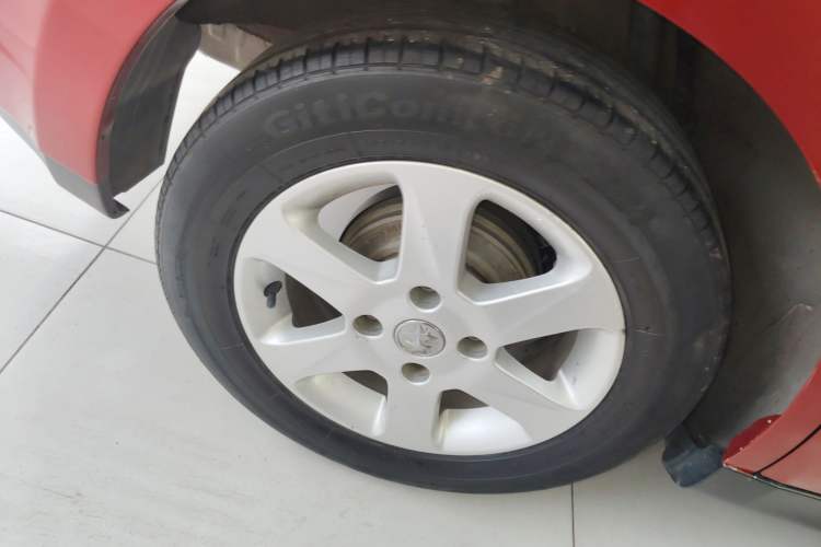 Used Venucia R50 2014 1.6L Automatic Splendid Edition
