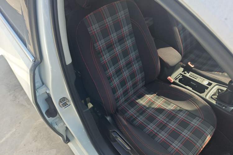 Used Volkswagen Golf 2016 230TSI Manual Comfort Version