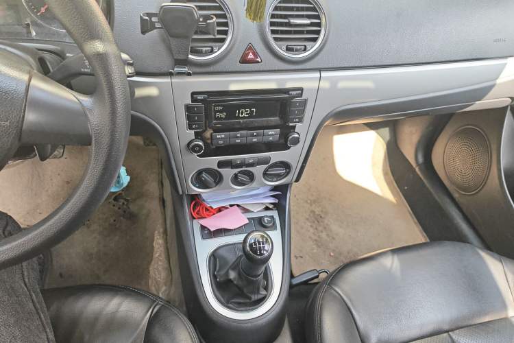 Used Volkswagen Lavida 2011 1.6L Manual Joy Version Audio And AC Panel