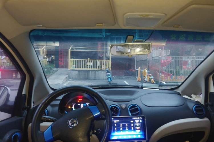 Used JMEV E200L 2016 E200 Standard Model
