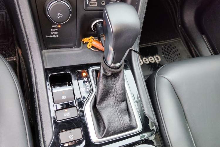 Used Jeep Grand Commander 2018 2.0T Four-Wheel Drive Premium Navigation Version China V Gear Lever