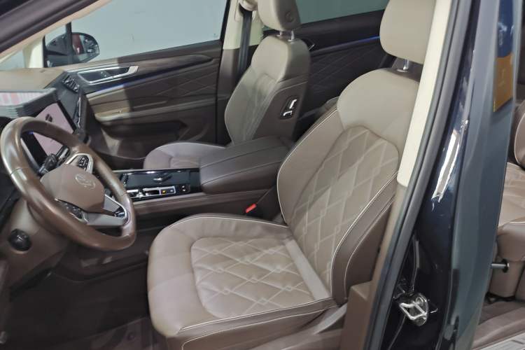 Used Volkswagen Viloran 2023 380TSI Prestige Edition Left Front Seat