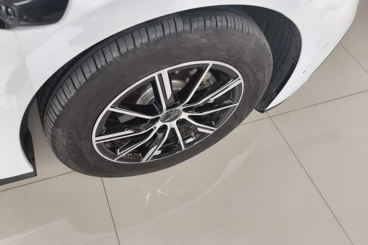 Used BYD Seal 06 New Energy 2025 DM-i Smart Drive 120KM Deluxe Model Right Rear Wheel Hub