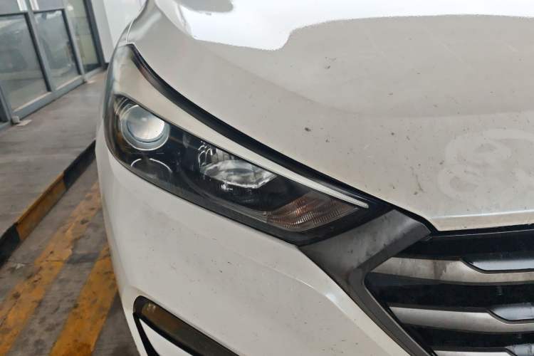 Used Hyundai Tucson 2015 1.6T Dual-Clutch Two-Wheel-Drive Smart Model Right Front Headlight