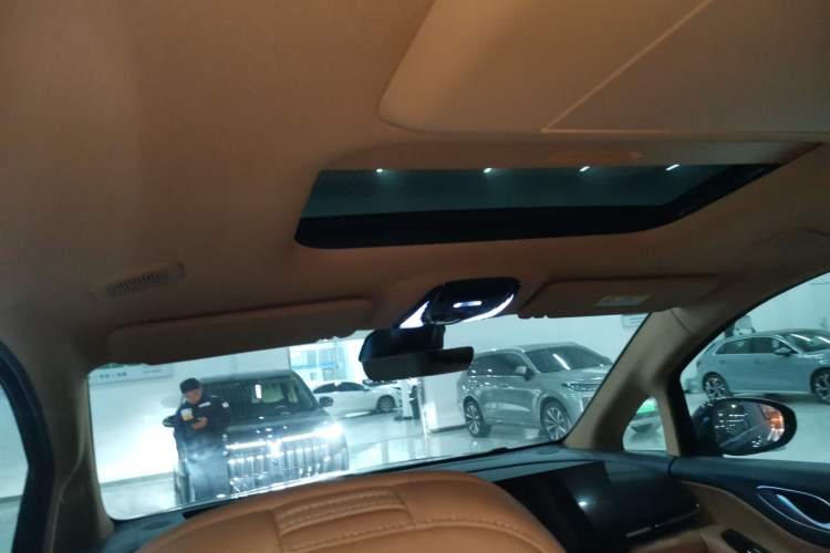 Used VOYAH Dream 2025 PHEV Four-Wheel Drive Prestige Kunpeng Edition